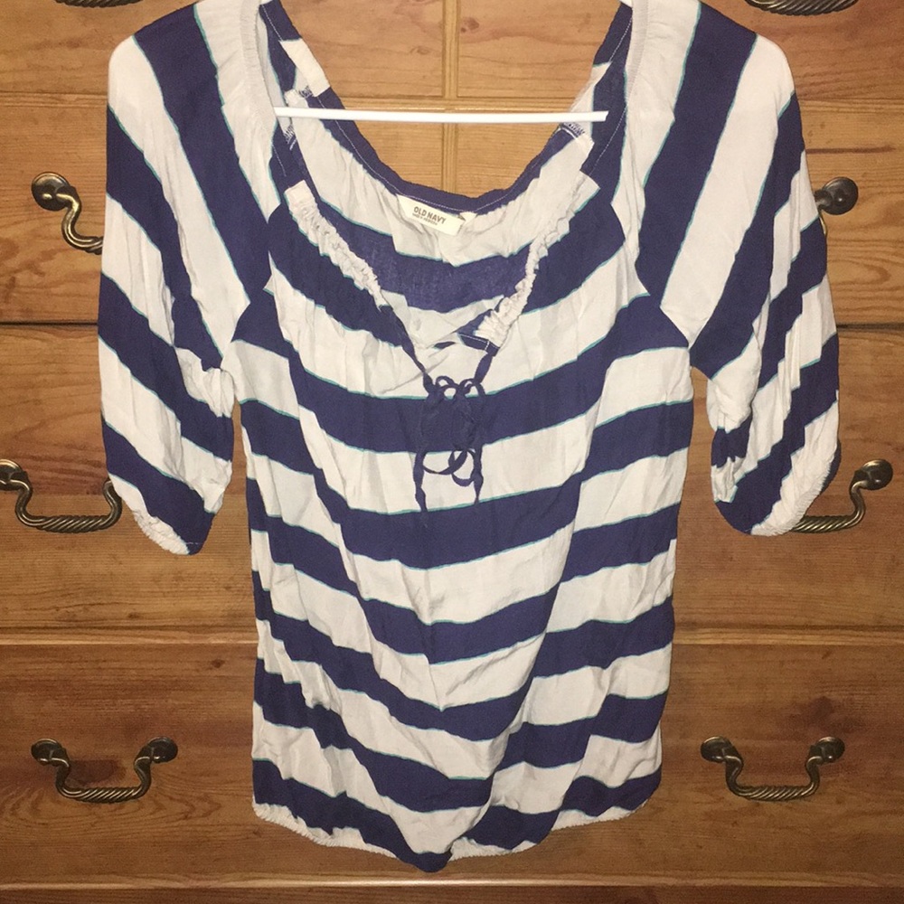Old Navy shirt size small